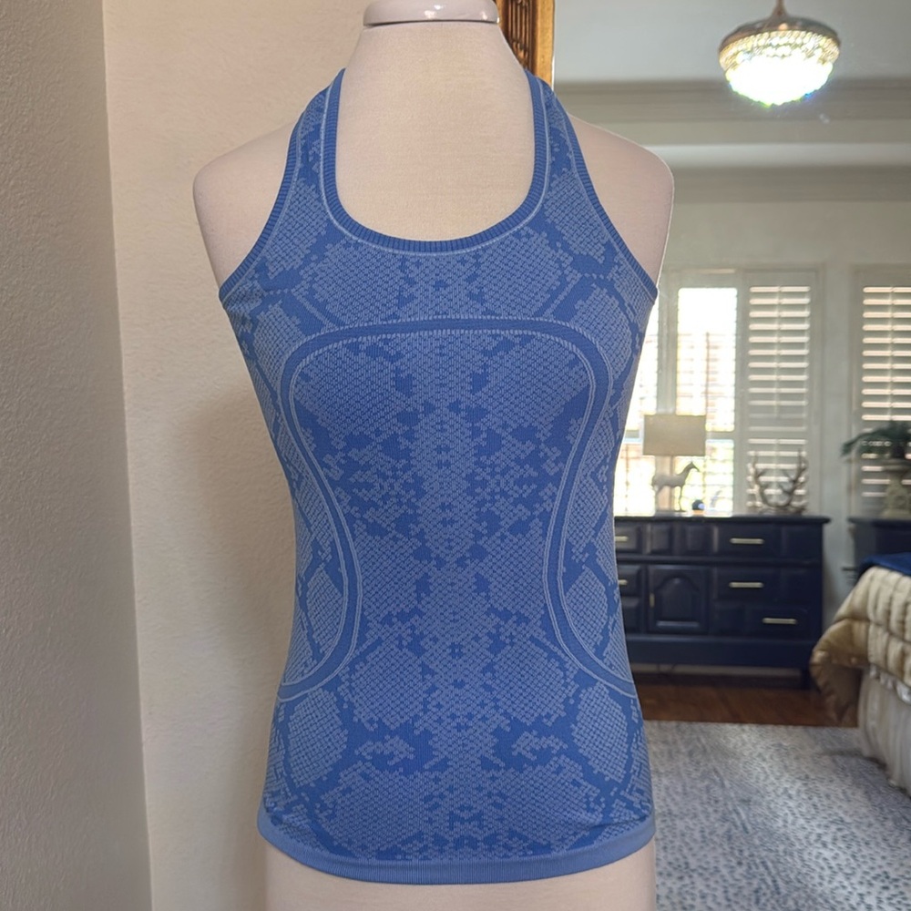 Lululemon Swiftly Tech Racerback blue snake print tank Size 6